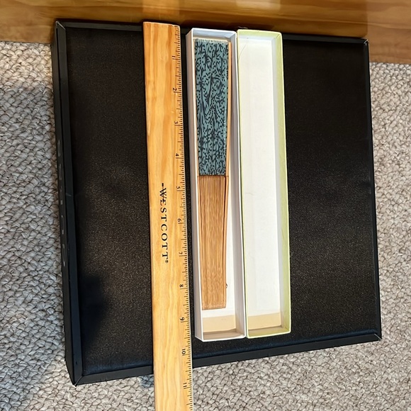 Wooden Folding Handheld Fan - Picture 5 of 6